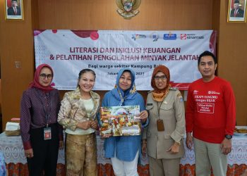 Asuransi Sinar Mas Beri Pelatihan Pengolahan Minyak Jelantah dan Literasi Keuangan Bagi Warga Kampung Bali