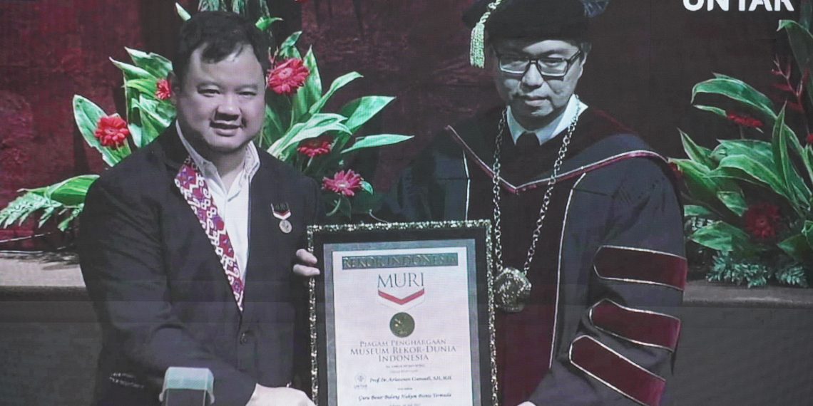 FH UNTAR Cetak Guru Besar Hukum Bisnis Termuda, Pecahkan Rekor MURI