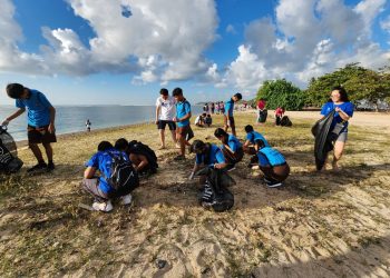 1.000 Siswa Bersihkan Pesisir di Ajang AstraPay Sanur Festival