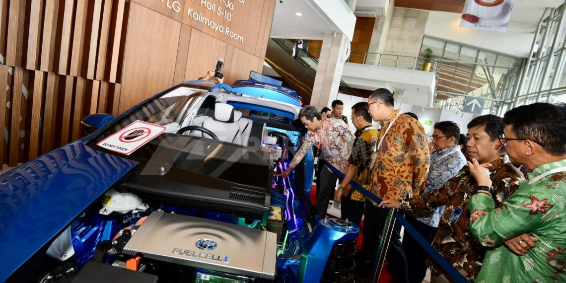 Wah, Pertamina dan Toyota Pajang Mobil Hidrogen
