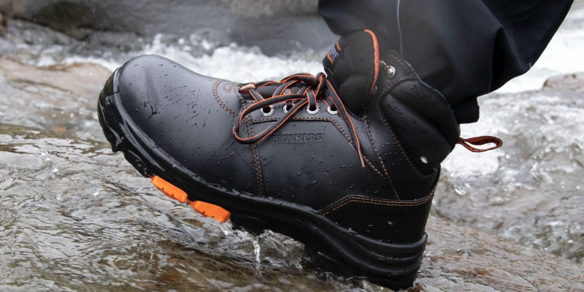 SNI Wajibkan Sepatu Pengaman
