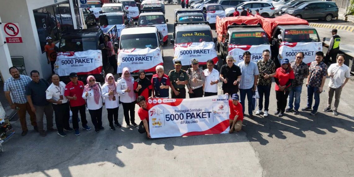 PT Bhirawa Steel Bagi 5.000 Paket Sembako di Pulau Jawa