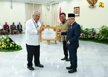 Menteri Basuki Terima Penghargaan Adhikarya Utama Pembangunan Pertanian