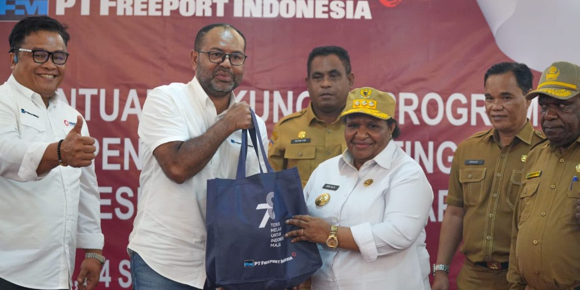 PTFI Serahkan 3.000 Paket Bantuan Penurunan Stunting