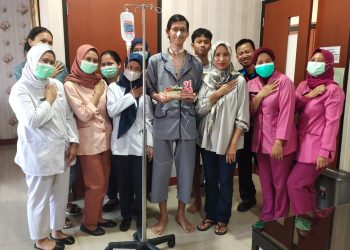 Sultan Rifat Berulang Tahun di Rumah Sakit