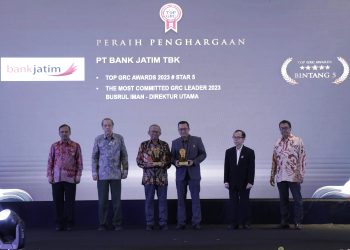 Mantap, Bank Jatim Borong Dua Penghargaan di Ajang TOP GRC Awards 2023