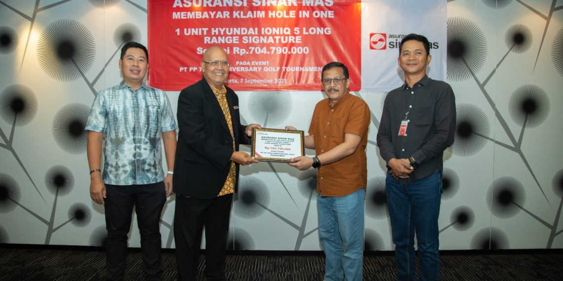 Asuransi Sinar Mas Membayar Klaim Hole in One