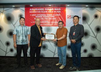 Asuransi Sinar Mas Membayar Klaim Hole in One