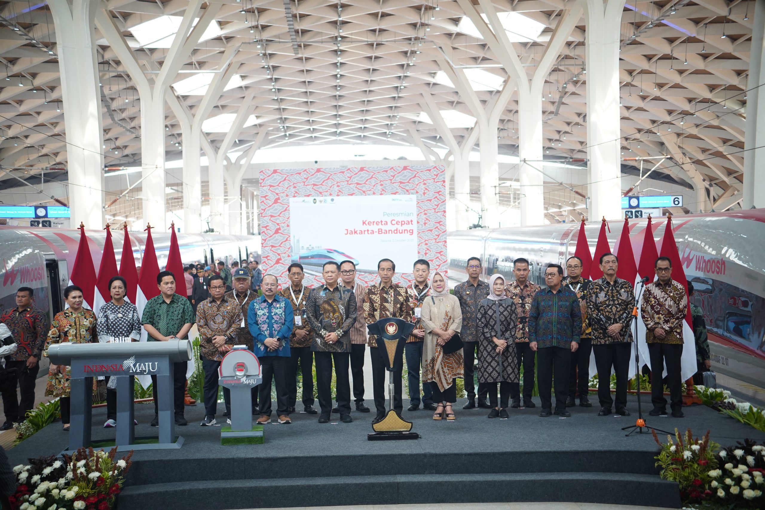Presiden Joko Widodo Resmikan Kereta Cepat Pertama Di Asia Tenggara