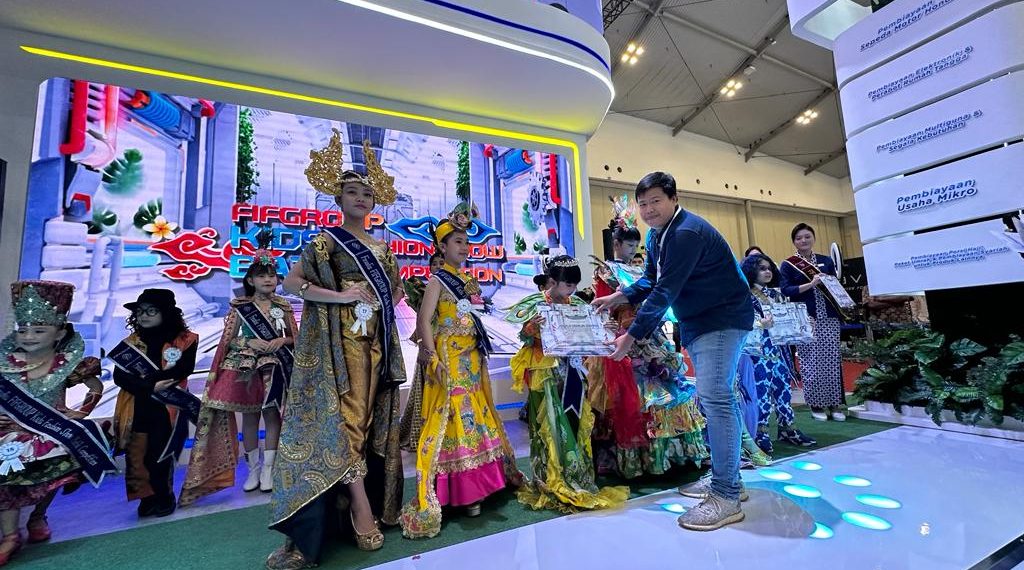 Lestarikan Batik Lewat Kids Fashion Show di Booth FIFGROUP