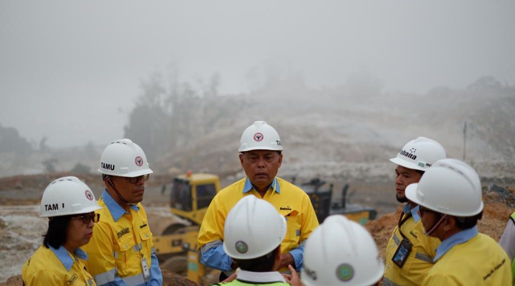 Komisaris DAHANA Kunjungi Site Project Semen Padang