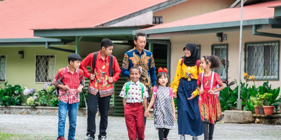 20 Tahun, Bayu Widyatmoko Mengabdi untuk Pendidikan Anak-anak Papua