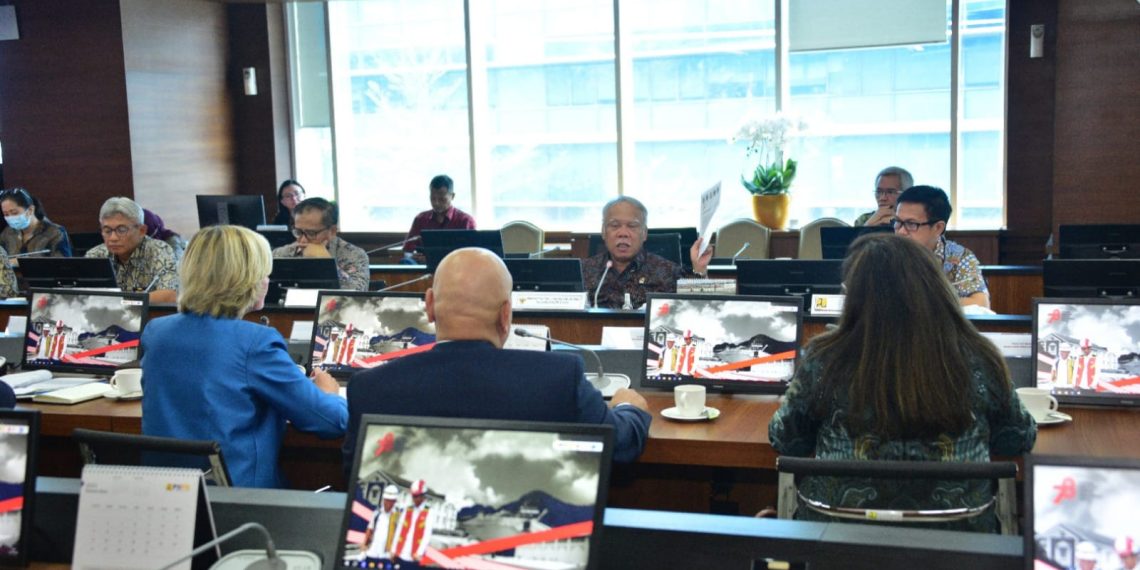 Menteri Basuki Bahas Infrastruktur Sanitasi dan Air Bersih serta Program Inpres Jalan Daerah