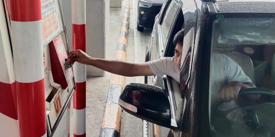Hutama Karya Kurangi Layanan Top Up Tunai di Gerbang Tol