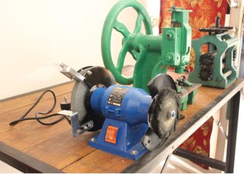 Hutama Karya Berikan Alat Produksi dan Bahan Baku Pengrajin Logam