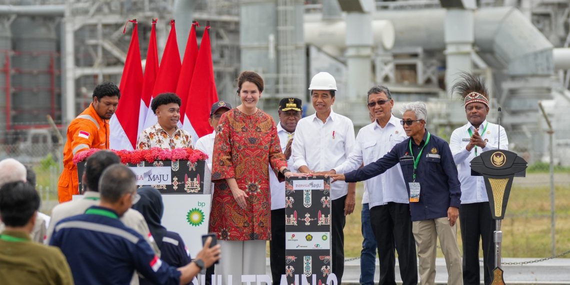 Presiden Resmikan Proyek Tangguh Train 3 dan Ground Breaking Proyek UCC, AKM dan Blue Amonia
