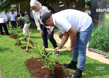 PT Len Industri Ikuti Arahan Menteri BUMN Tanam Pohon