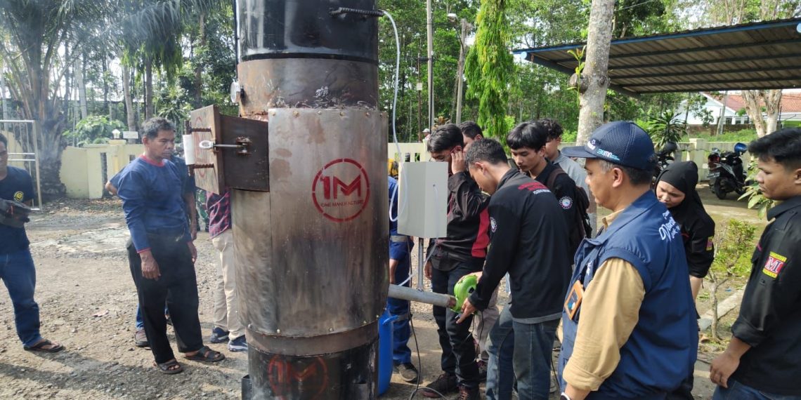 DAHANA Berikan Bantuan MPS-100 ke Desa Padaasih Subang