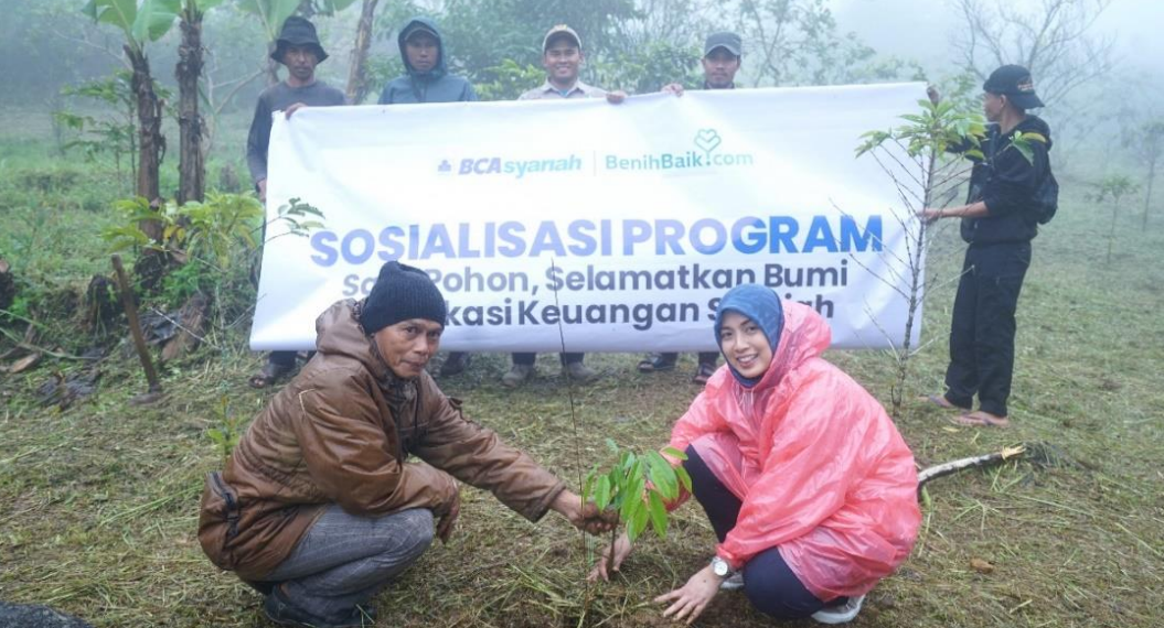 BCA Syariah Peduli Tanam 1.000 Bibit Durian di Bogor