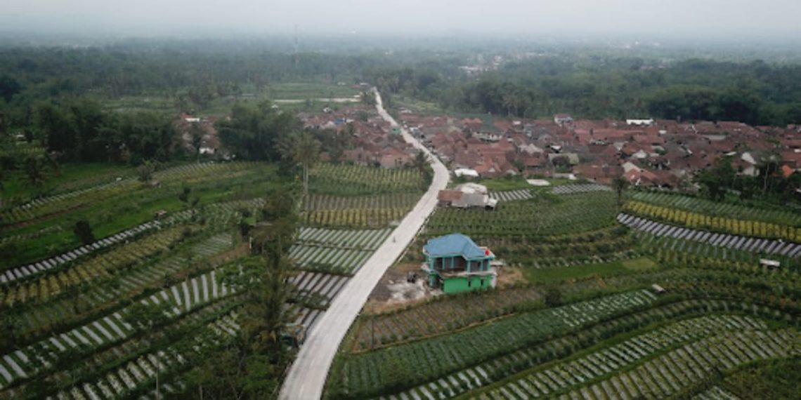 Menteri Basuki Dampingi Presiden Jokowi Resmikan Empat Ruas Jalan Daerah di Magelang