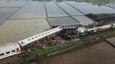 Minta Maaf, KAI Langsung Gerak Cepat Atasi Kecelakaan di Bandung
