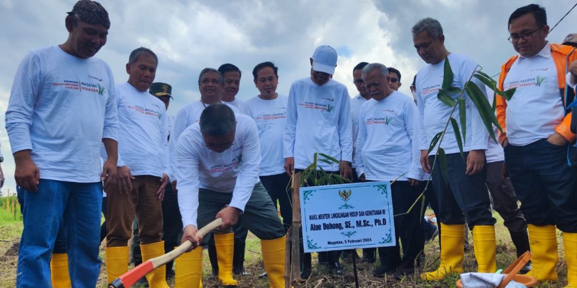 SKK Migas dan KKKS Tanam 2.500 Pohon Bambu