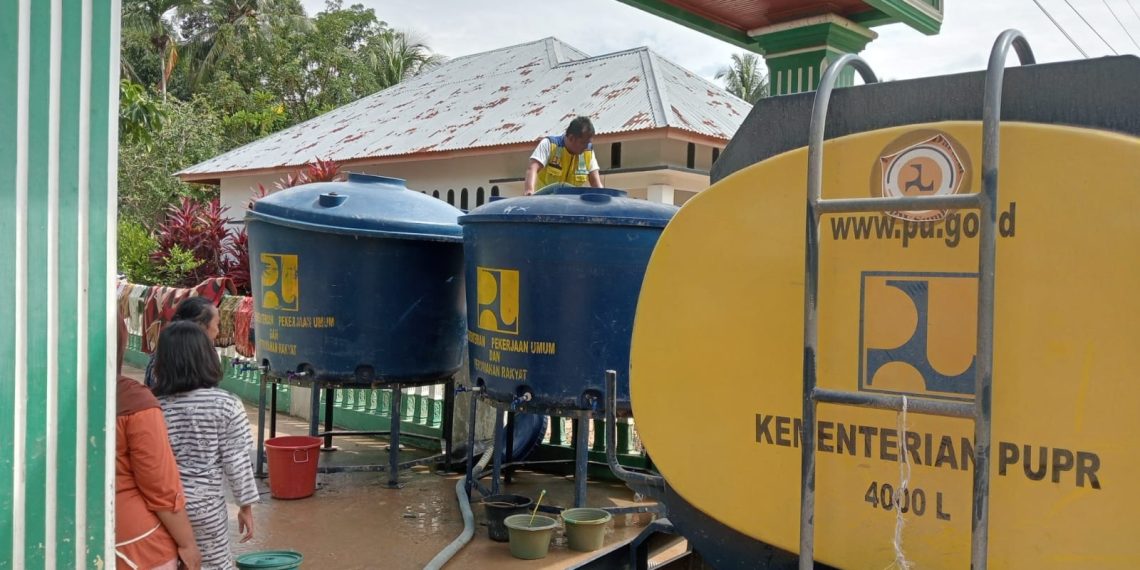 Kementerian PUPR Kerahkan Bantuan Air Bersih di Lokasi Terdampak Banjir Sumatera Barat