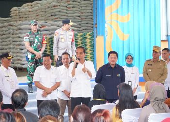 Presiden Tebar 8.261 Ton Bantuan Pangan Beras di Kalbar