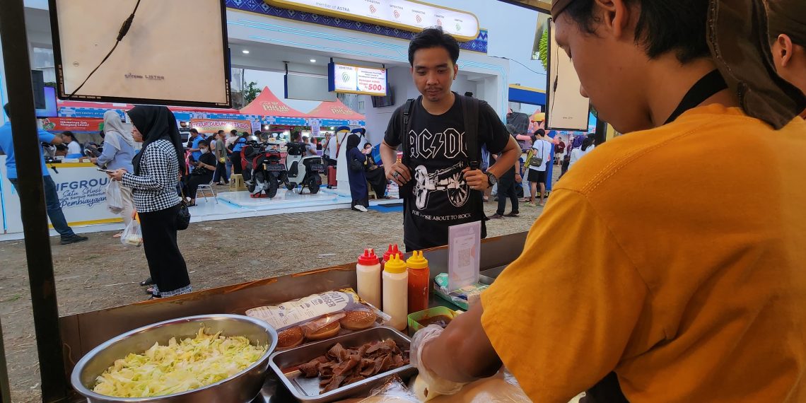 Berwisata Kuliner Sambil Penuhi Semua Kebutuhan, Untung di Booth FIFGROUP