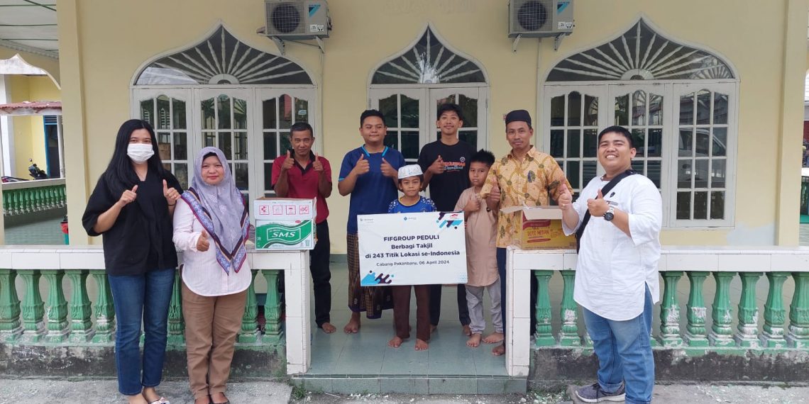 FIFGROUP Peduli Berbagi Takjil  Jelang Akhir Ramadan