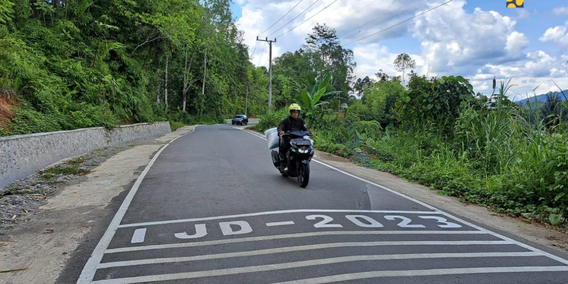 Menteri Basuki Dampingi Presiden Jokowi Resmikan Inpres Jalan Daerah Sepanjang 22,4 Km