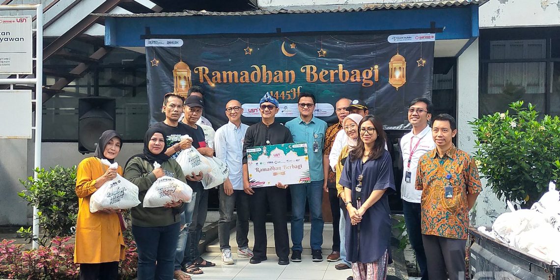 Kembali, Len Industri Bagikan Paket Sembako