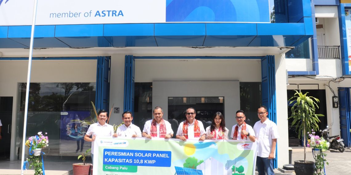 FIFGROUP Pasang Solar Panel Ke-22 di Palu