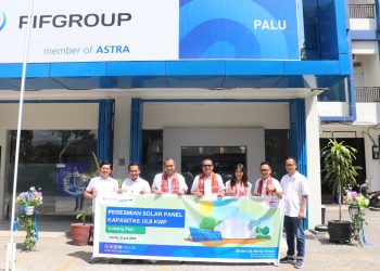 FIFGROUP Pasang Solar Panel Ke-22 di Palu