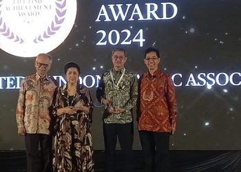 Kuntoro Mangkusubroto dan Sri Mulyani Indrawati Raih GRC Lifetime Achievement Award 2024