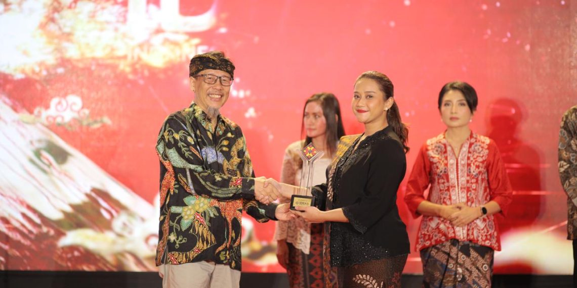 Hutama Karya Raih Penghargaan ESG dan TJSL