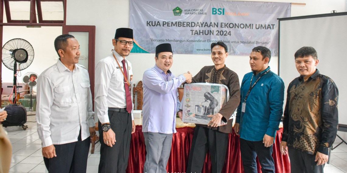 Berdayakan Ekonomi Umat, BSI Maslahat Berikan Bantuan ke 20 UMKM di Ciracas