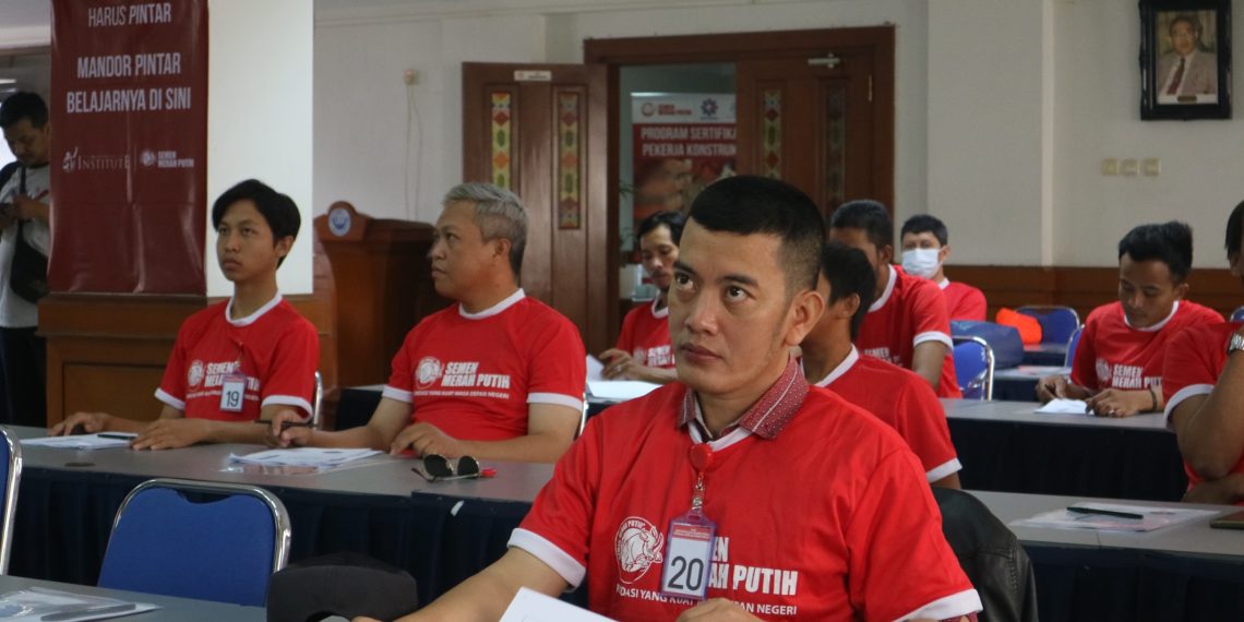 Semen Merah Putih Aktif Mendukung Tenaga Kerja Bersertifikasi