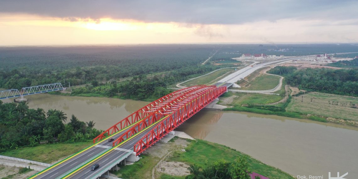 Presiden Jokowi Resmikan Tol Garapan Hutama Karya Group