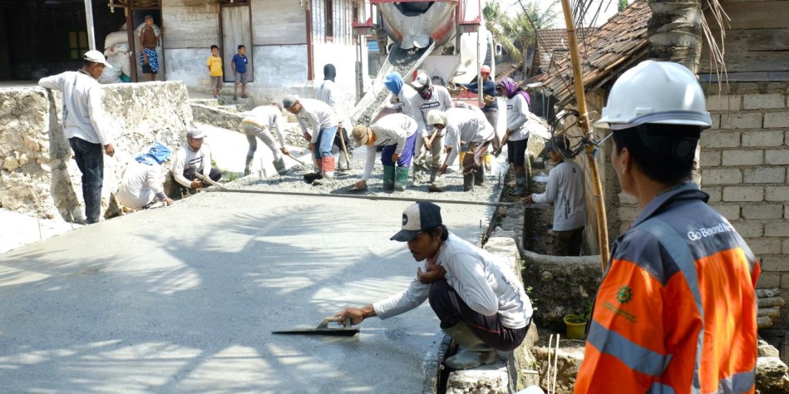 Melalui Semen Gresik, SIG Dukung Pembangunan Jalan di Enam Desa di Rembang dan Blora