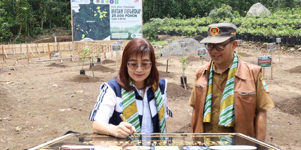 Hutan FIFGROUP Dorong Pengurangan Emisi dan Penguatan Ekonomi Lokal