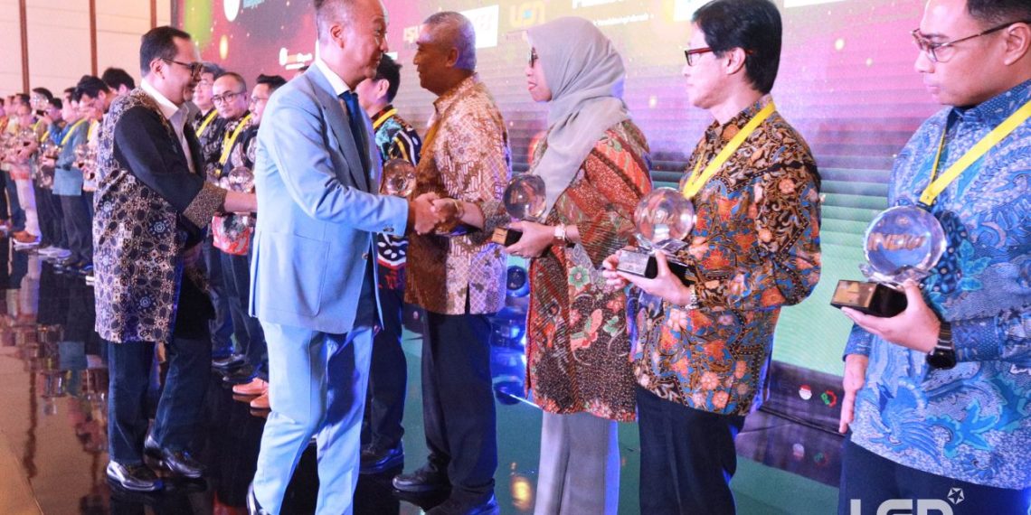 Len Industri Raih Penghargaan INDI 4.0 Tahun 2024