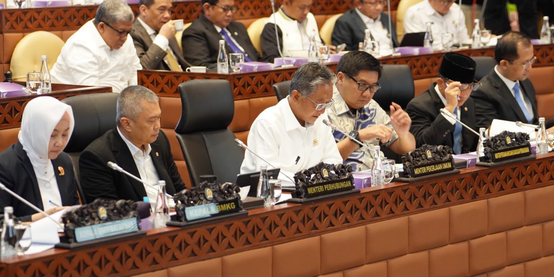 Rapat Kerja Pertama, Komisi V DPR RI Apresiasi ’Semangat Merah Putih’ Menteri Pekerjaan Umum Dody Hanggodo