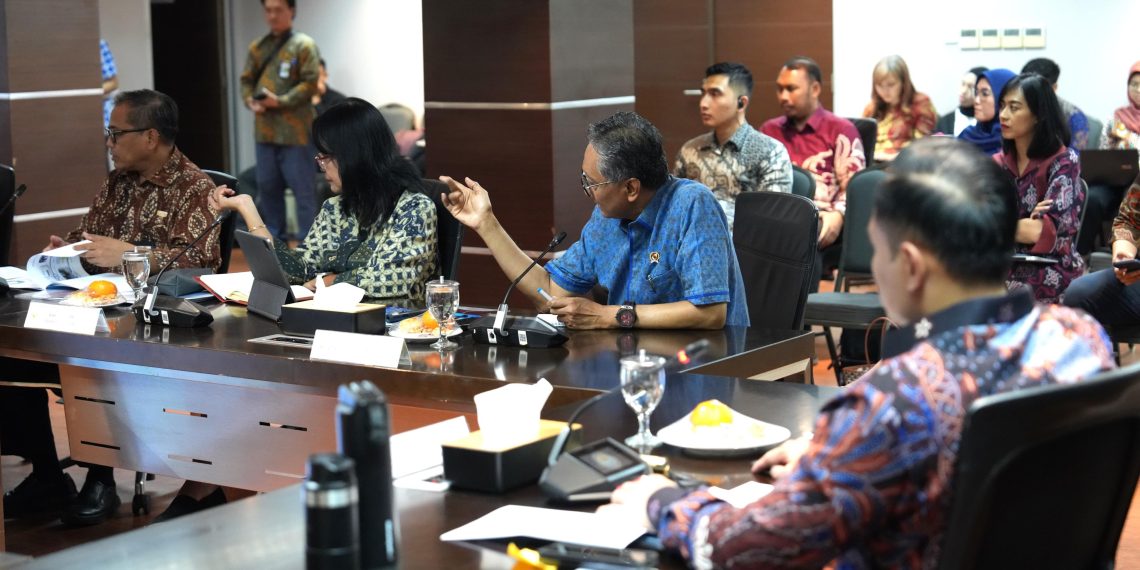Respons Penurunan Muka Tanah dan Antisipasi Banjir Jakarta, Menko AHY dan Menteri Dody Bahas Tanggul Laut