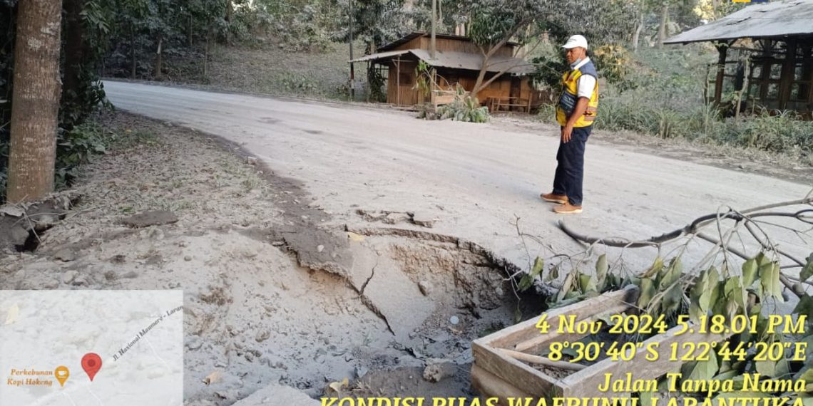 Dampak Erupsi Gunung Lewotobi Laki – Laki, Kementerian PU Kerahkan Alat Berat Buka Akses Maumere – Larantuka