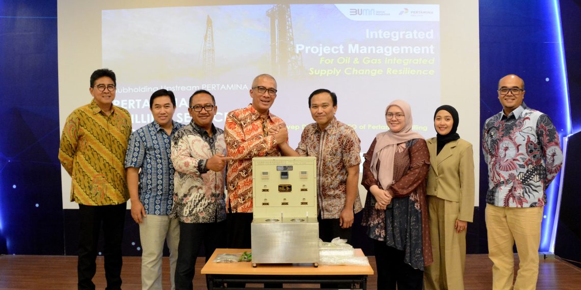 Pertamina Drilling Berikan Alat Bantu Laboratorium ITB