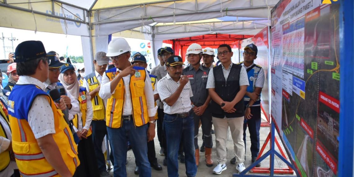 Sambut Libur Nataru, Menteri PU Tinjau Jalan Tol Fungsional Gending-Krasaan