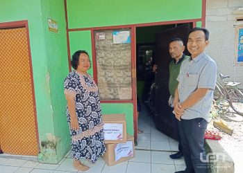 Len Industri Salurkan Bantuan Sembako untuk Karyawan Terdampak Banjir di Kabupaten Bandung