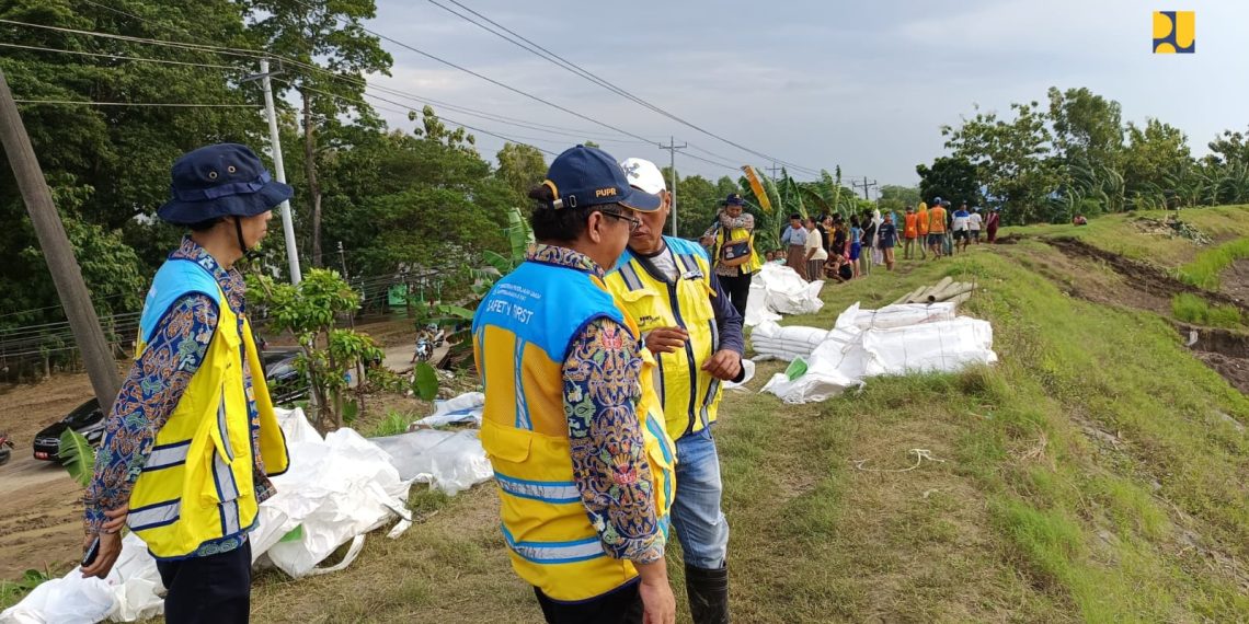 Kementerian PU Lakukan Perbaikan Darurat 2 Titik Tanggul Jebol Sungai Tuntang