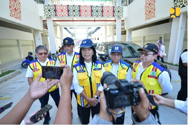 Tinjau Pasar Banjarsari Pekalongan, Wamen Diana: Operasional Setelah Idul Fitri 2025